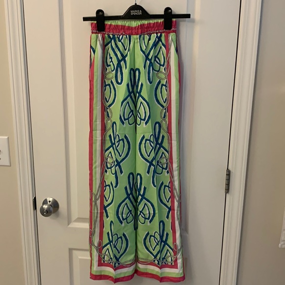 Gossip Printed Pink, Green, White and Blue Set - Picture 14 of 17